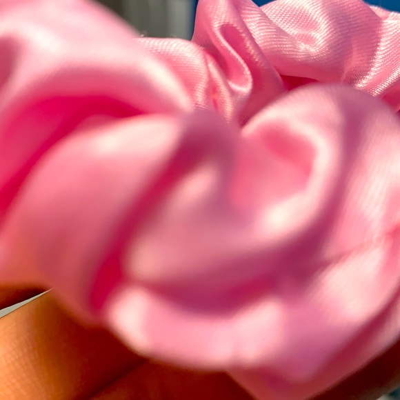 Pink hair tie - Picture 3 of 3